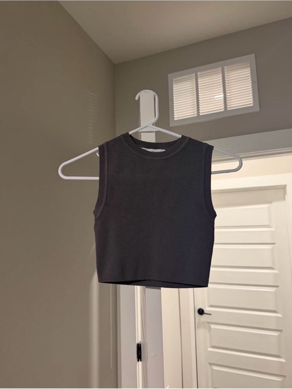 Zara Dark Gray Sleeveless Ribbed Cropped Tank Top